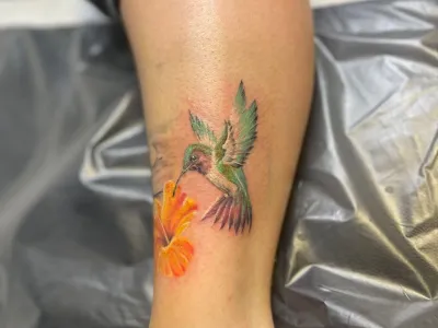 Tatouage colibri couleur